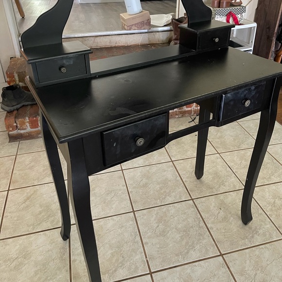 Vanity - Picture 2 of 2